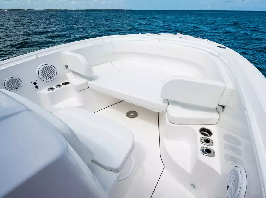 edgewater-boats-280cc_bow-lounge