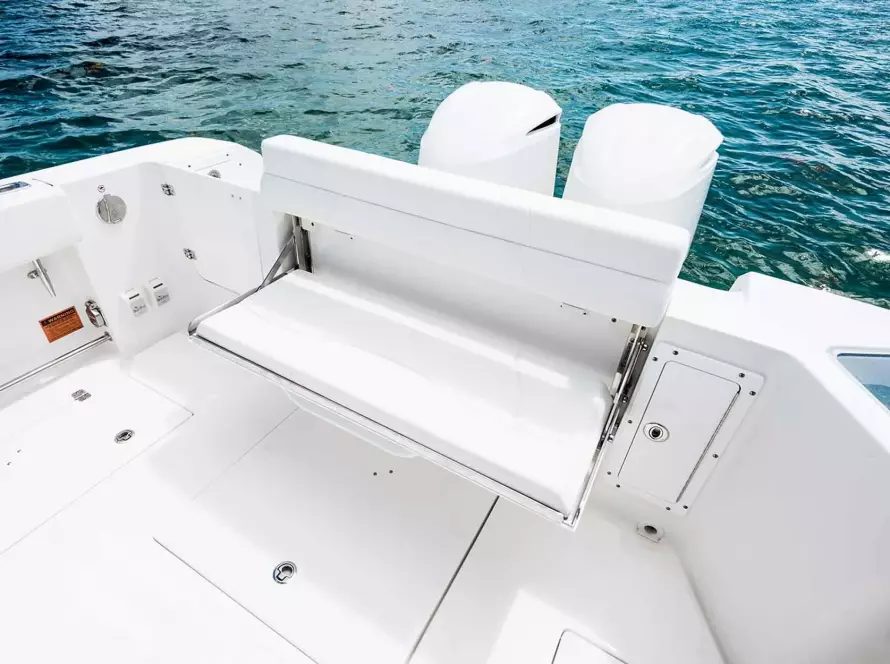 edgewater-boats-280cc_folding-benchseat_open